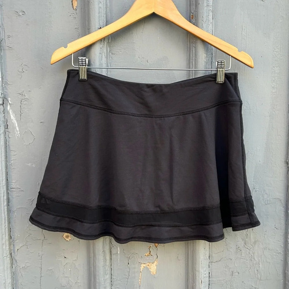 Tonic  Lily Skort, size Large - Picture 3 of 8